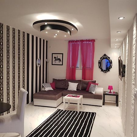 Black & White Belgrado Esterno foto